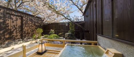 Safe på rommet, wi-fi (inkludert) og sengetøy