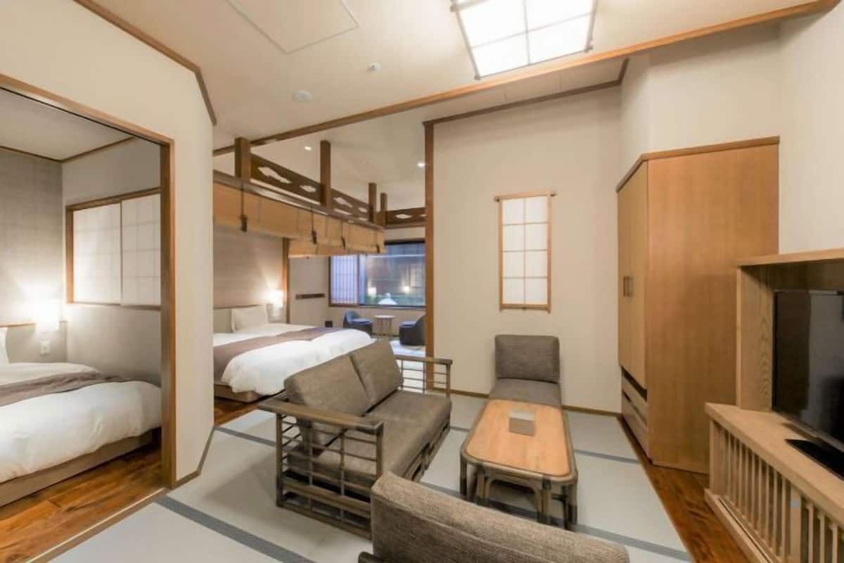 In-room safe, free WiFi, bed sheets