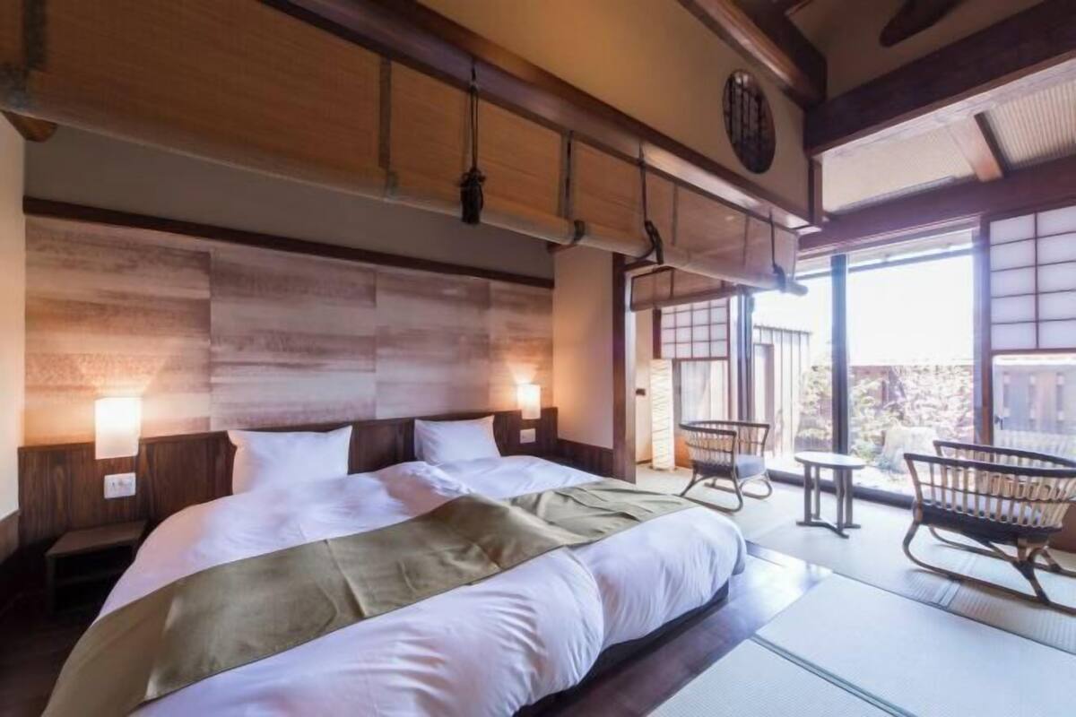 Zimmersafe, kostenloses WLAN, Bettwäsche