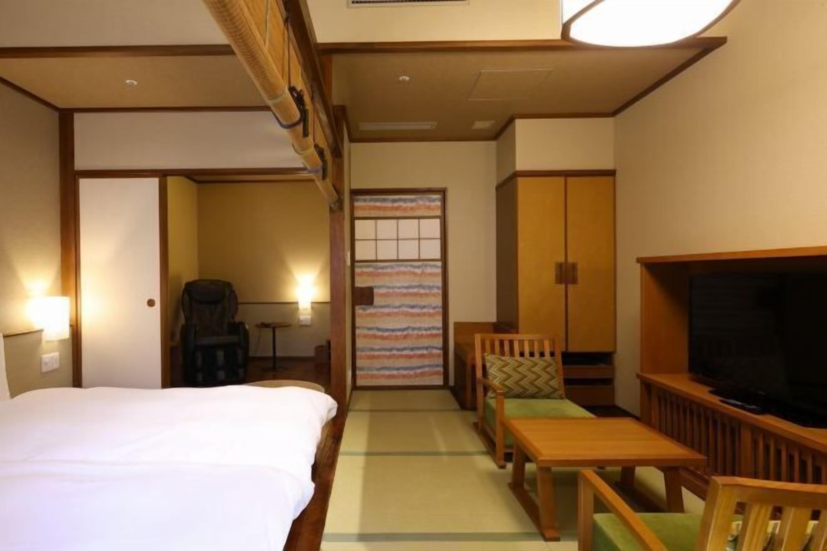 Zimmersafe, kostenloses WLAN, Bettwäsche