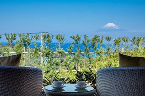Property grounds - Futaritowani En (Izu)
