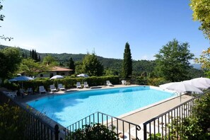 Outdoor pool - Il Trovatore, apt. with two rooms in Casa Lama Residence with pool (Castelfranco di Sopra)