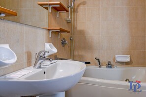 Executive Apartment, 1 Bedroom, Lake View | Bathroom | Bathtub, jetted bath, hair dryer, towels - Desenzanoloft: The Queen of Sirmione (Sirmione)