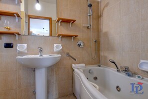 Executive Apartment, 1 Bedroom, Lake View | Private spa tub - Desenzanoloft: The Queen of Sirmione (Sirmione)