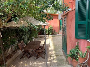Outdoor dining - APPIA PARK APARTMENT farmhouse in the countryside 5 min from the Colosseum -Wi-Fi - Parking (Roma)