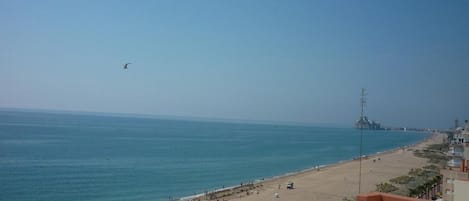 靠近海滩