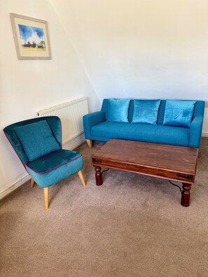 Téléviseur connecté, jeux vidéo, lecteur de DVD, table de baby-foot