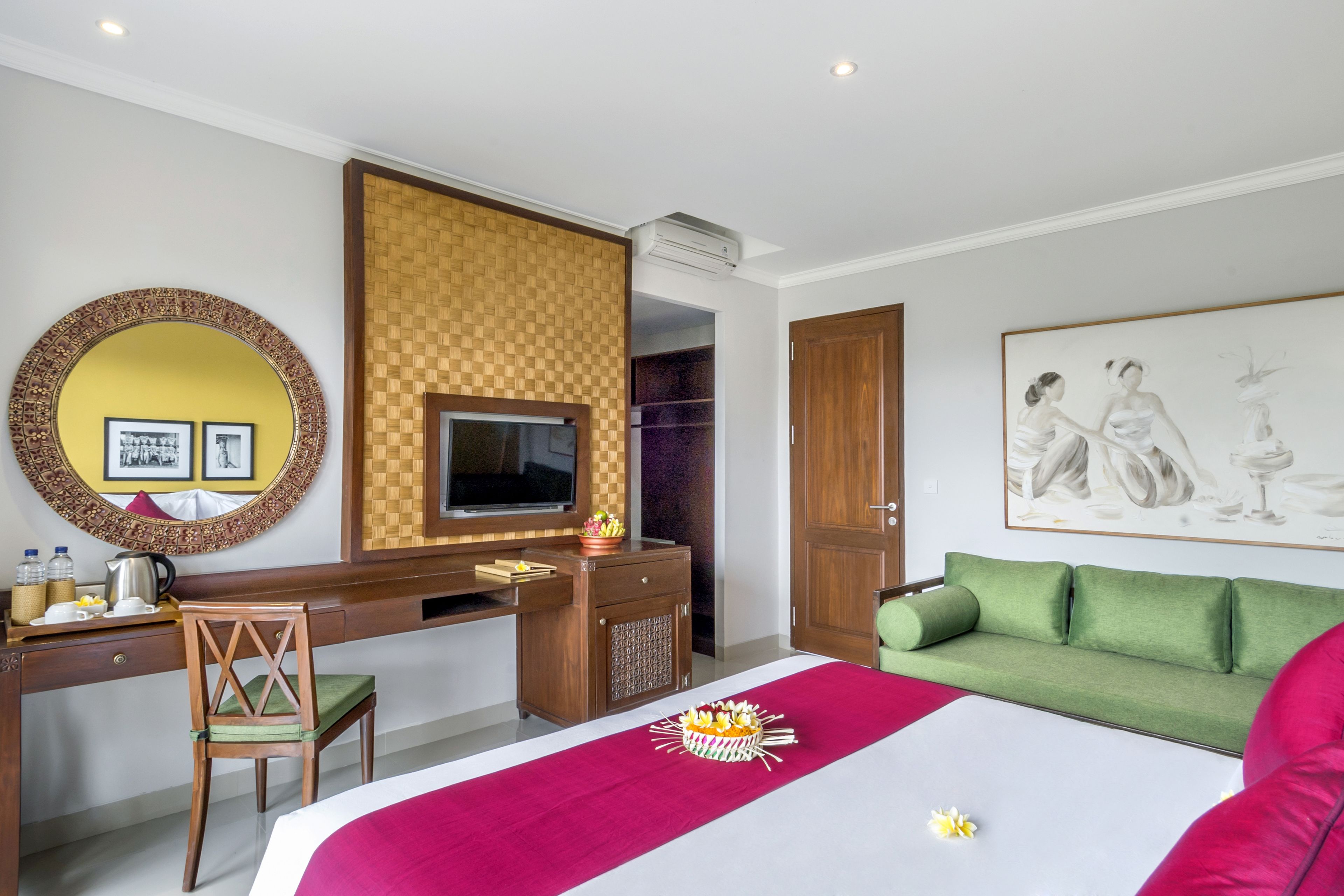 deluxe room | in-room safe, desk, soundproofing, free wifi