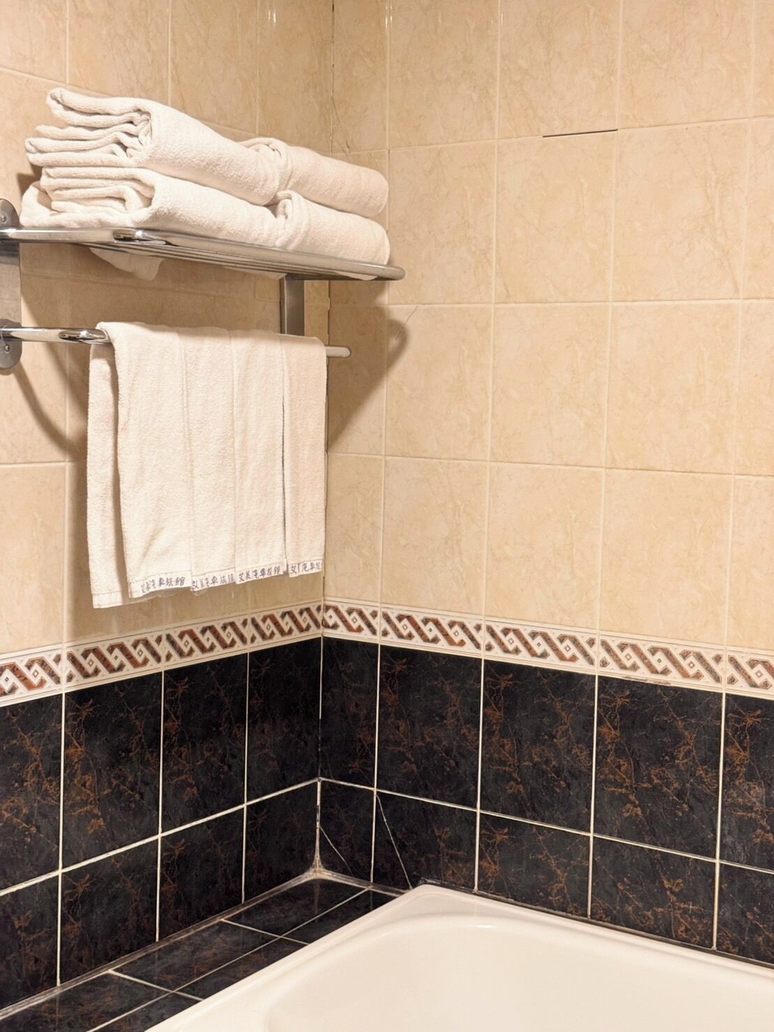 standard quadruple room, 2 double beds | bathroom | bathtub, free toiletries, hair dryer, slippers