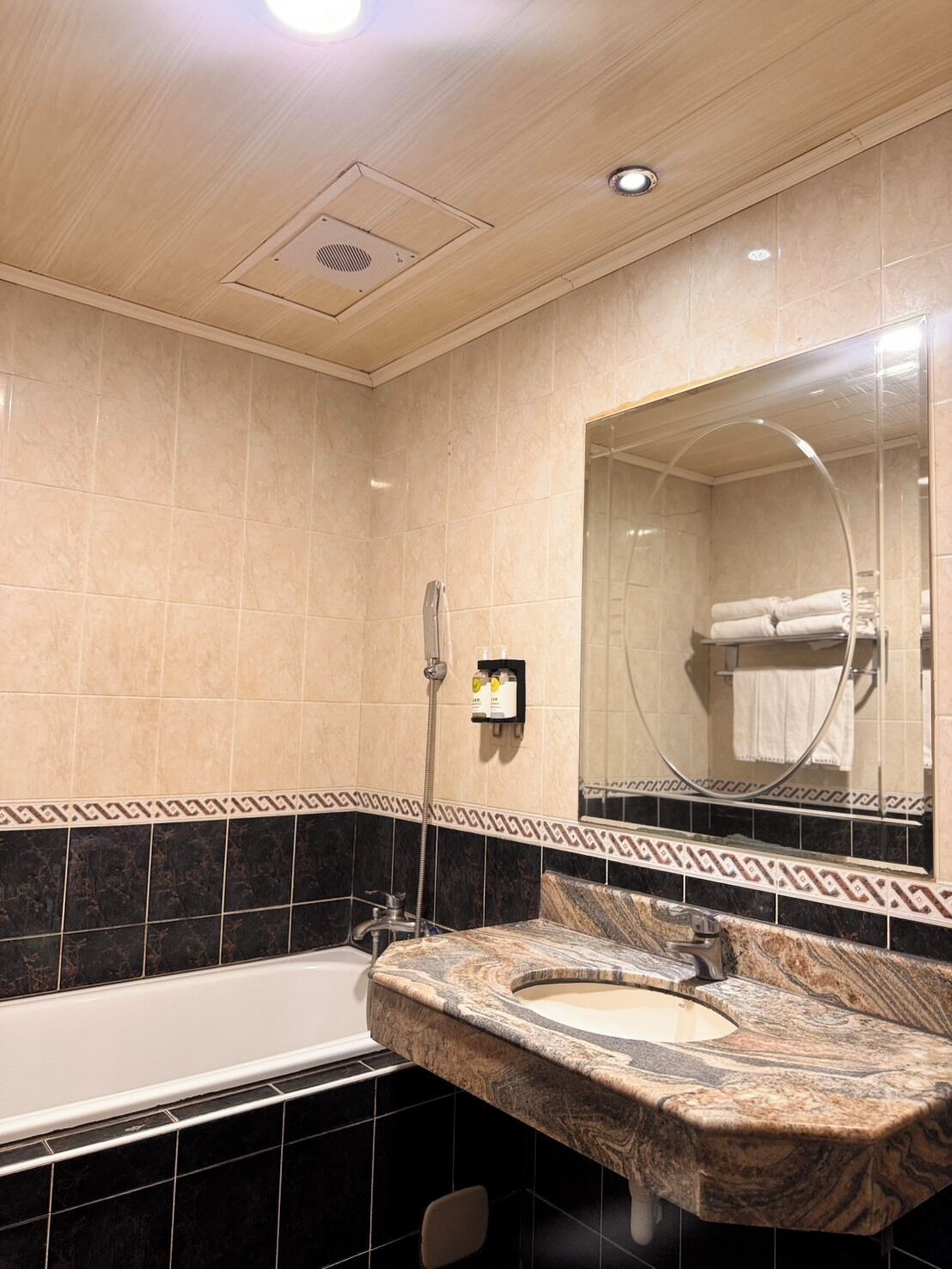 standard quadruple room, 2 double beds | bathroom | bathtub, free toiletries, hair dryer, slippers