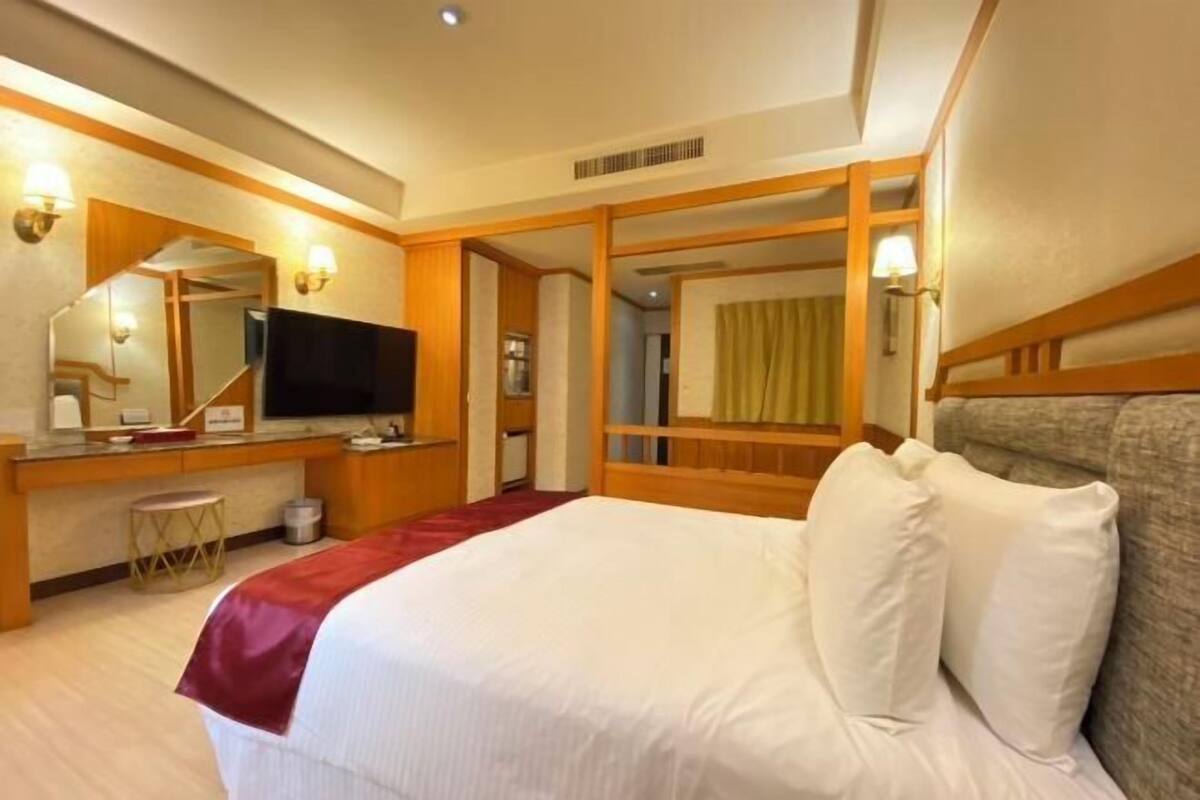 Down comforters, blackout drapes, WiFi (free), bed sheets