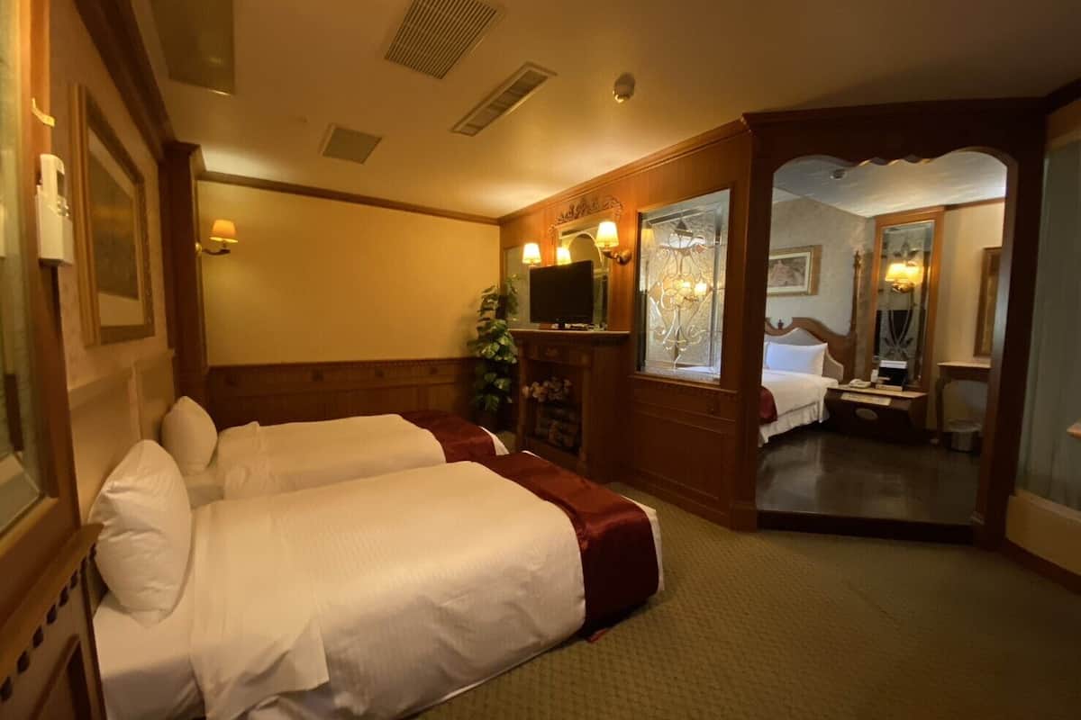 deluxe quadruple room | 1 bedroom, down duvets, blackout curtains, free wifi