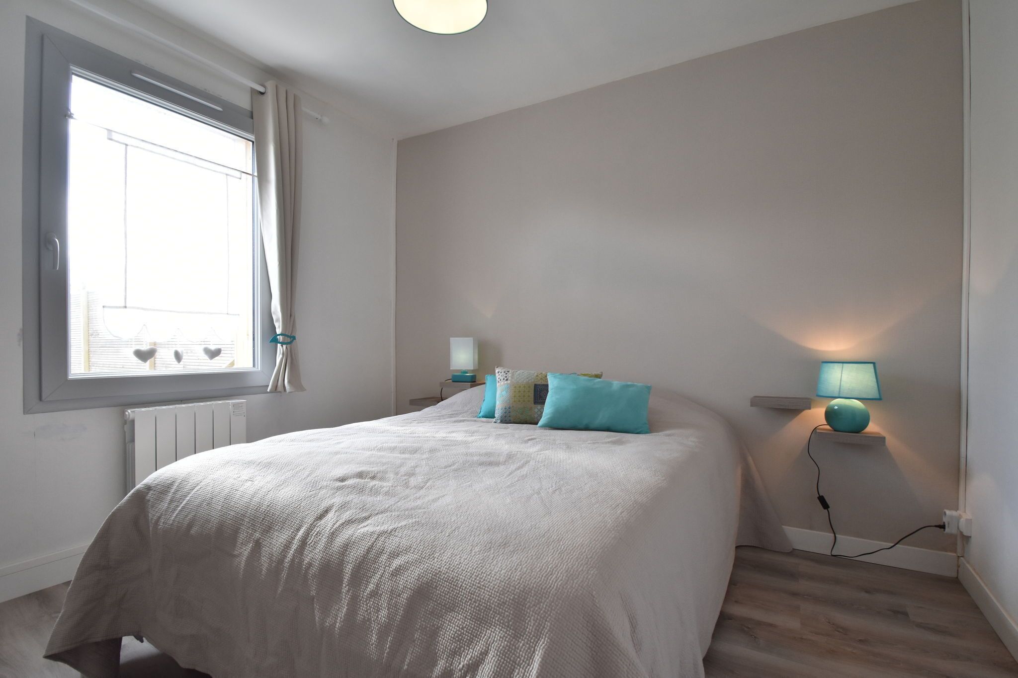 2 bedrooms, iron/ironing board, WiFi