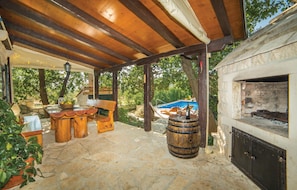 Outdoor dining - Beach front home in Klek (Klek)