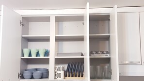 Familjehus - 2 sovrum | Eget kök | Stort kylskåp, mikrovågsugn, riskokare och grytor/köksredskap