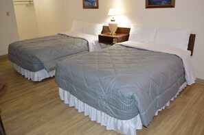 1 bedroom, Egyptian cotton sheets, premium bedding, pillow-top beds - A1 Motel (Bassano)