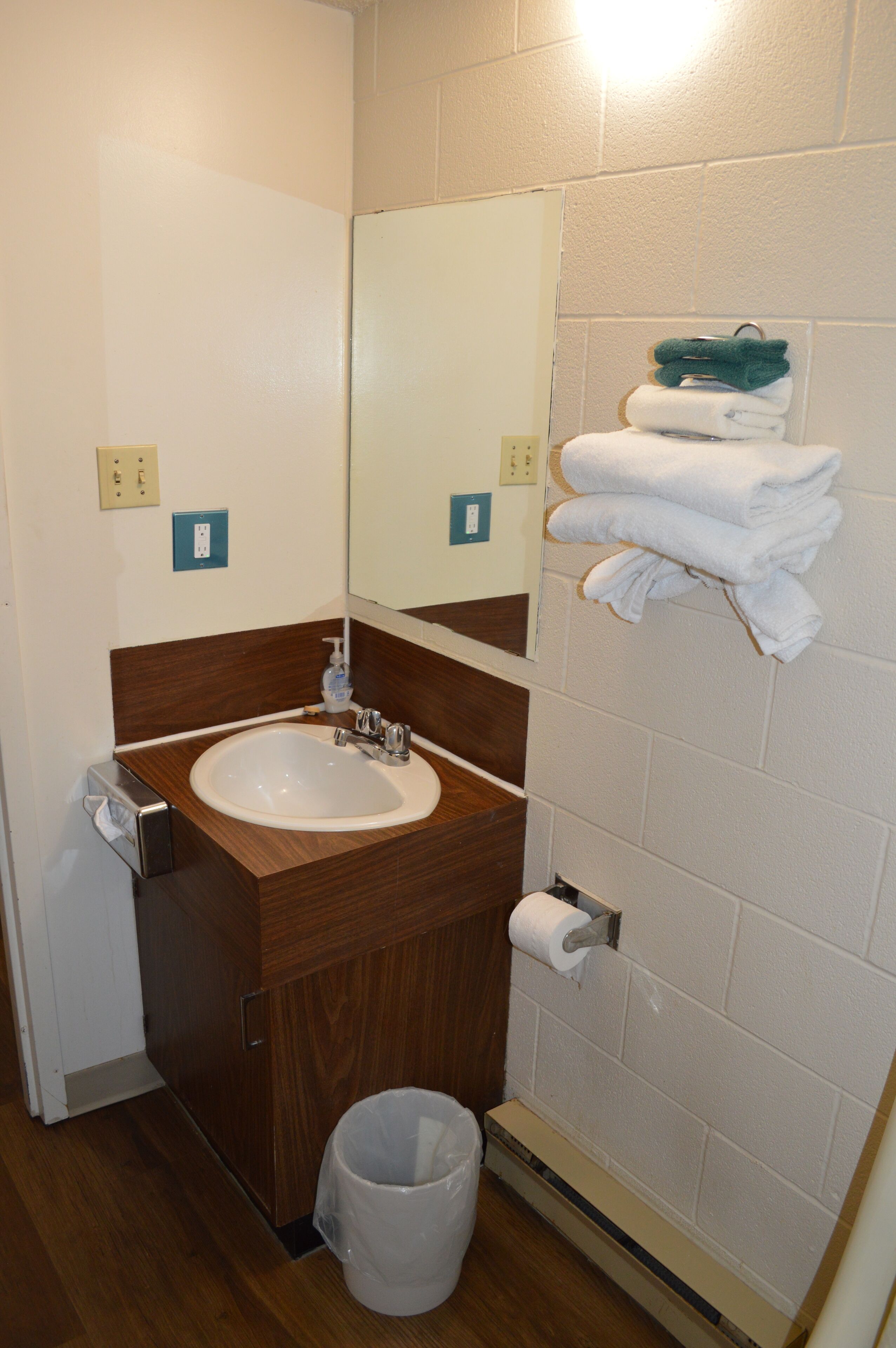 Apartemen Mewah | Kamar mandi | Kombinasi shower/bathtub, pancuran hujan,  dan perlengkapan mandi gratis