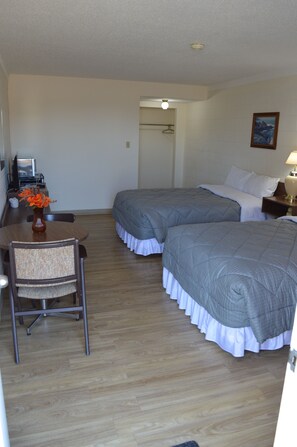 1 bedroom, Egyptian cotton sheets, premium bedding, pillow-top beds - A1 Motel (Bassano)