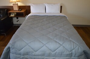 1 bedroom, Egyptian cotton sheets, premium bedding, pillow-top beds - A1 Motel (Bassano)