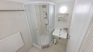 Shower - Studio with terrace for 2 people (Baška)