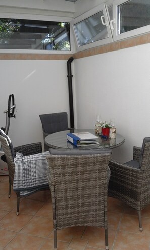 Dining - Lovingly furnished 70 m2 apartment for 2-4 people in Oestrich-Winkel (Oestrich-Winkel)