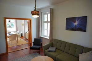 Unclassified image, 2 of 11, button