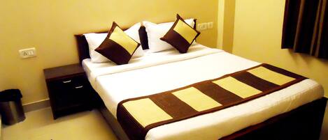 Deluxe Double Room, 1 Double Bed | In-room safe, rollaway beds, free WiFi