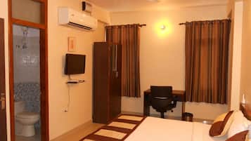 Room, 1 Bedroom | In-room safe, rollaway beds, free WiFi