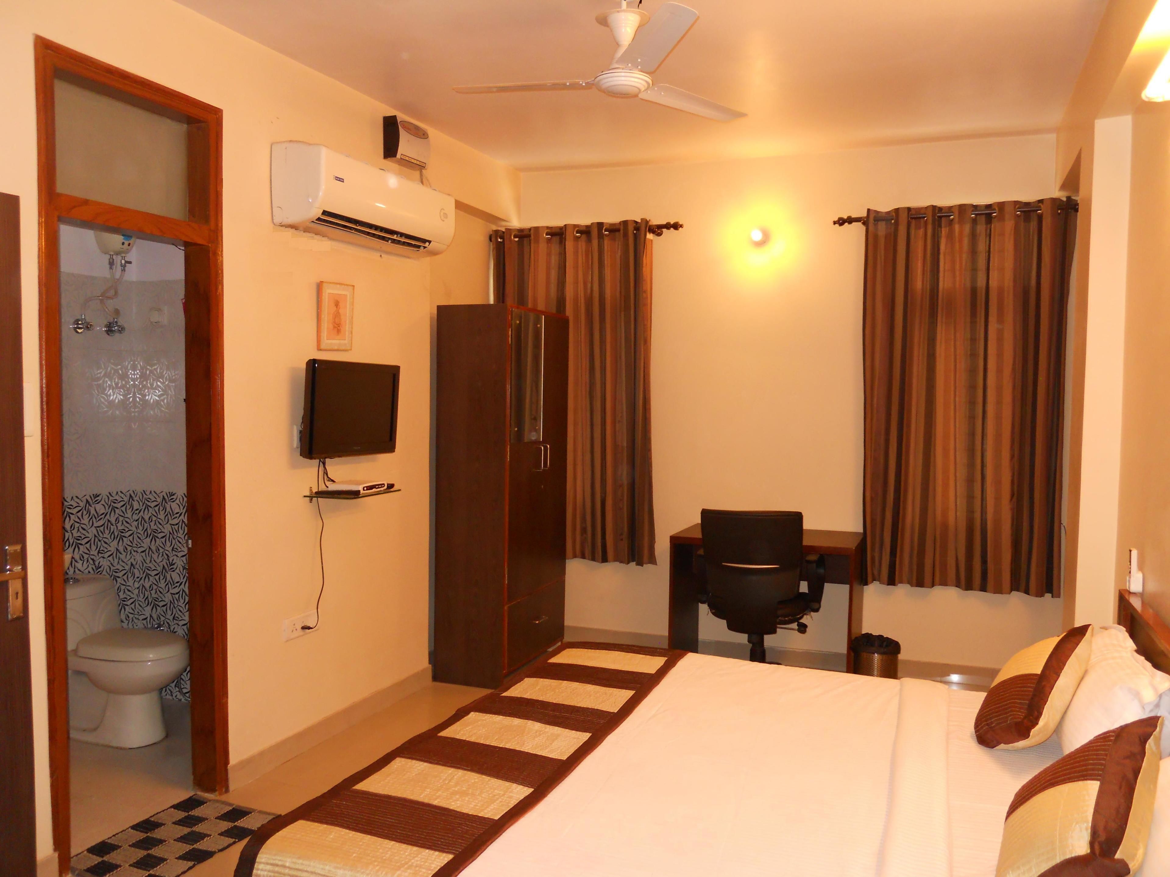 In-room safe, rollaway beds, free WiFi