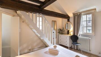 2 slaapkamers, een strijkplank/strijkijzer, gratis wifi, beddengoed