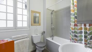 SĂšche-cheveux, serviettes fournies