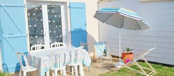 **Cozy House Near Beach and Town Center with Private Garden**