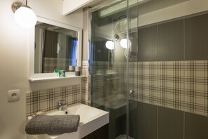 Hair dryer, towels