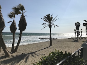 A beach with palm trees and a clear sky. - Charming residence with spectacular views over the sea LOS FLAMINGOS MARBELLA (Benahavis / Malaga)