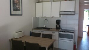 Refrigerador, microondas, horno, lavavajillas