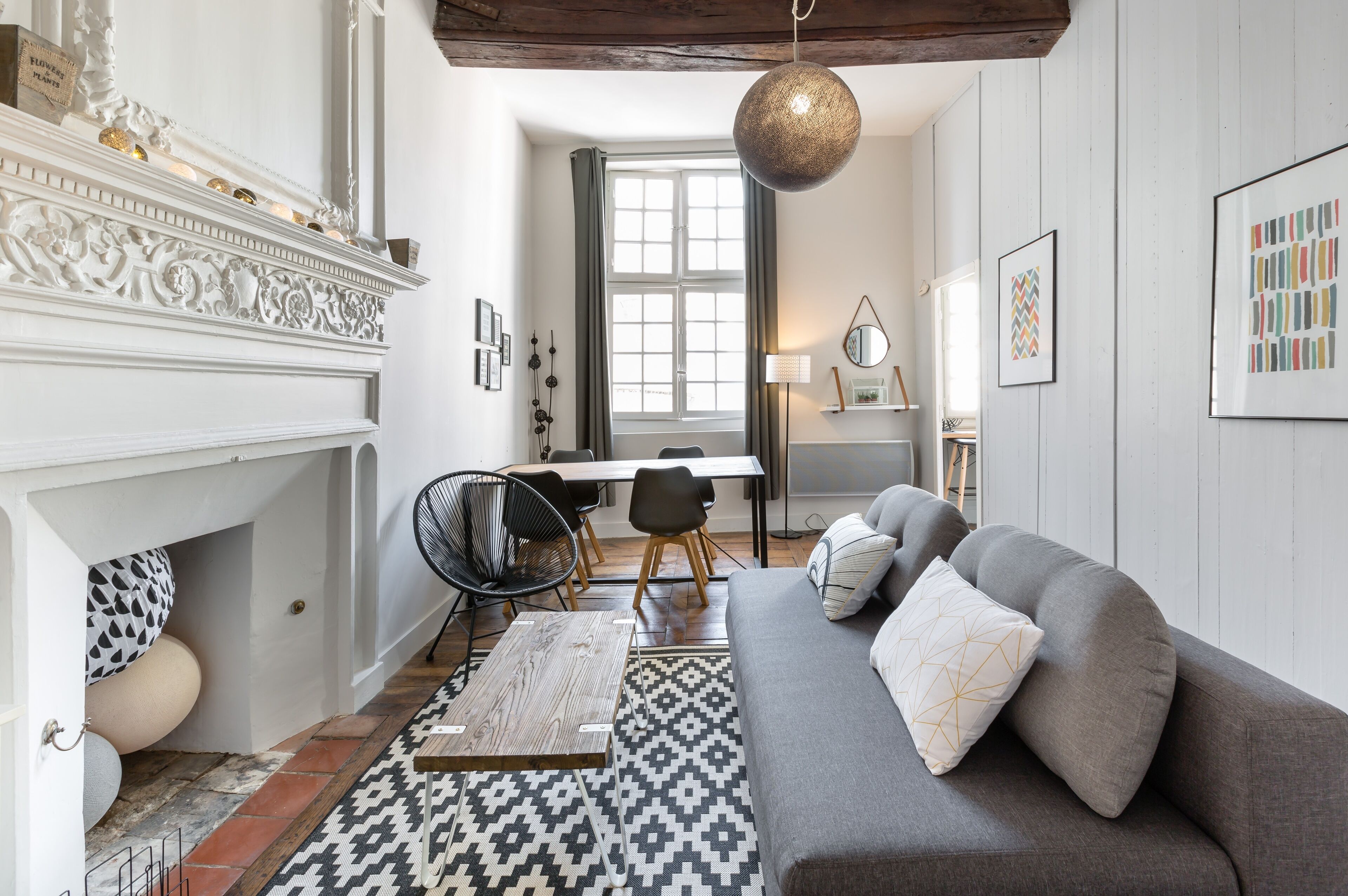 Flat-screen TV, stereo