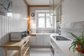 Réfrigérateur, micro-ondes, four, cafetière/bouilloire