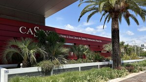 A building with a red facade and a sign that reads "CASINO." - 2-room apartment with terrace near the beach (Fréjus)