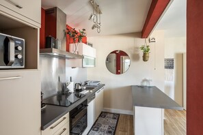 Kühlschrank, Mikrowelle, Ofen, Geschirrspüler