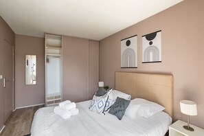 1 chambre, fer et planche à repasser, accès au Wi-Fi (inclus)
