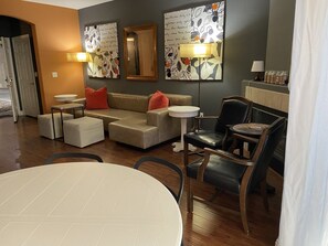 Téléviseur, foyer, lecteur de DVD