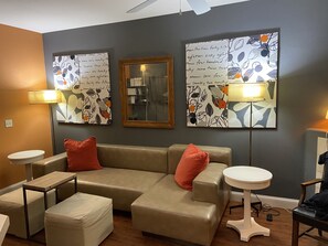 Téléviseur, foyer, lecteur de DVD