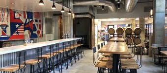 Rustige privéstudio met eigen ingang en gratis parkeergelegenheid dicht bij de metro, bus centrum