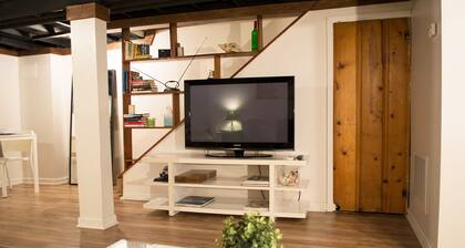 ★"No Contact" Studio w/ Own Entrance & Free Parking close metro bus downtown