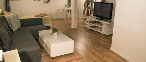 Espace de travail pour ordinateurs portables, fer et planche Ă repasser