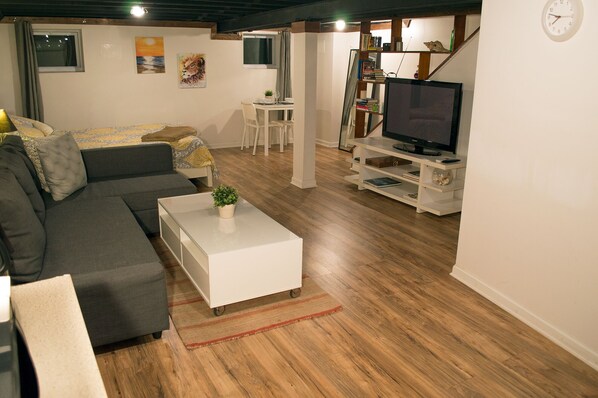 Kannettavalle tietokoneelle sopiva työtila, silitysrauta/-lauta