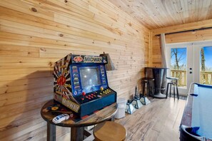 Game room - Updated Home Atop Beech Mountain (Beech Mountain)