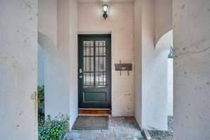 تفاصيل الفندق من الخارج