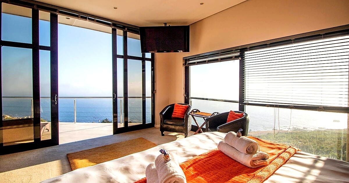 Habitación individual Deluxe, 1 cama de matrimonio grande, vistas al mar, junto a la piscina | Minibar, caja fuerte, ropa de cama