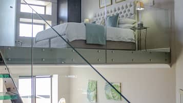 Minibar, in-room safe, bed sheets
